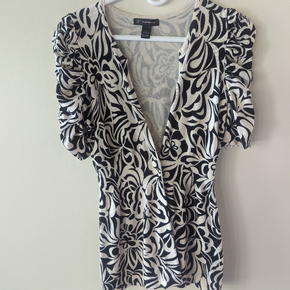 Like New, Cute Scrunch Sleeve Top